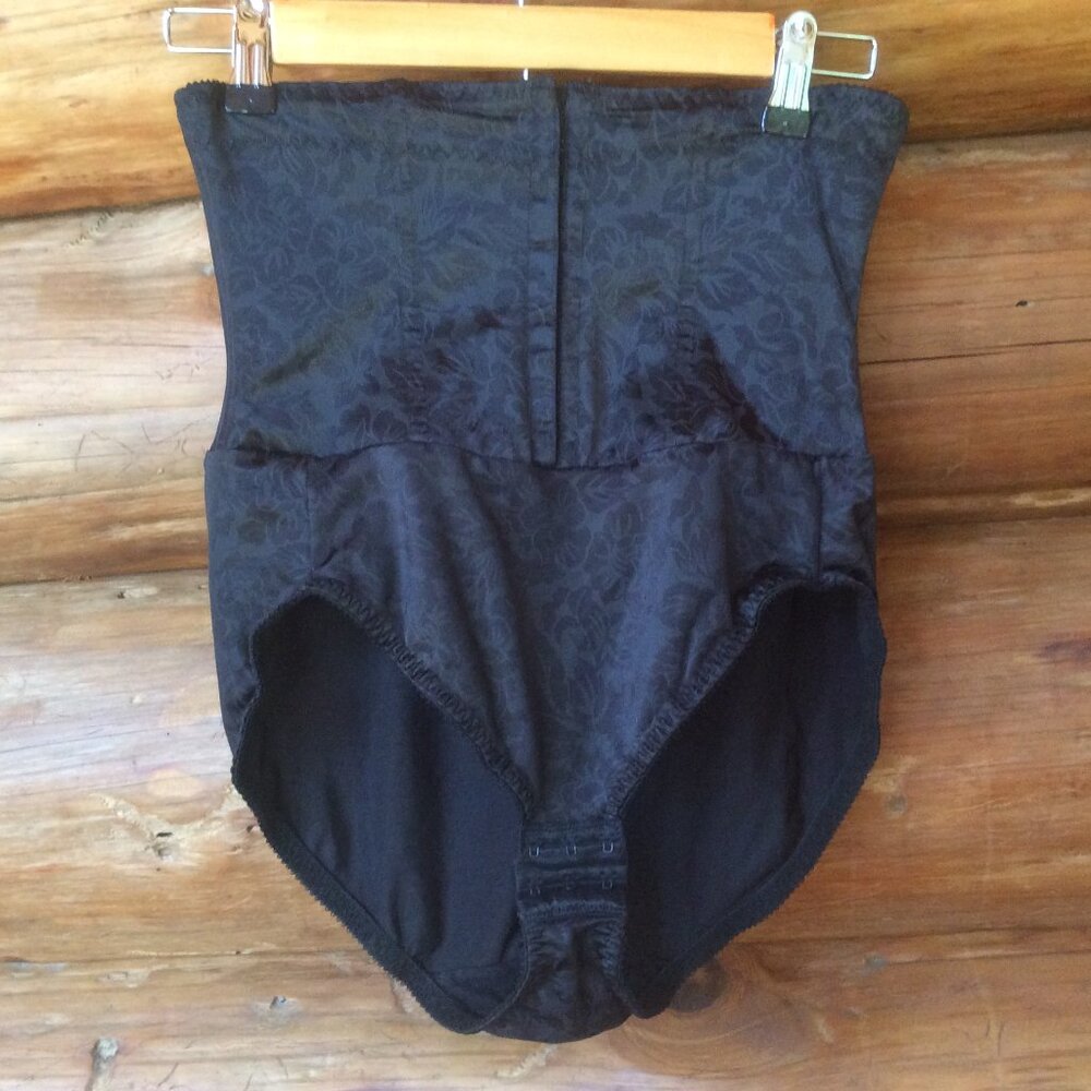 Jaclyn Smith Vintage Smoothing Floral Black Shapewear Minimizer Size XL-1X